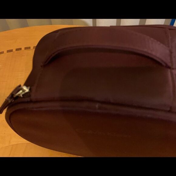 Calvin Klein Obsession Bronze Brown Round Zippered Makeup Travel Bag 100% Nylon - Picture 2 of 10